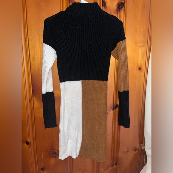 Color-Block Sweater Mini - Picture 2 of 2